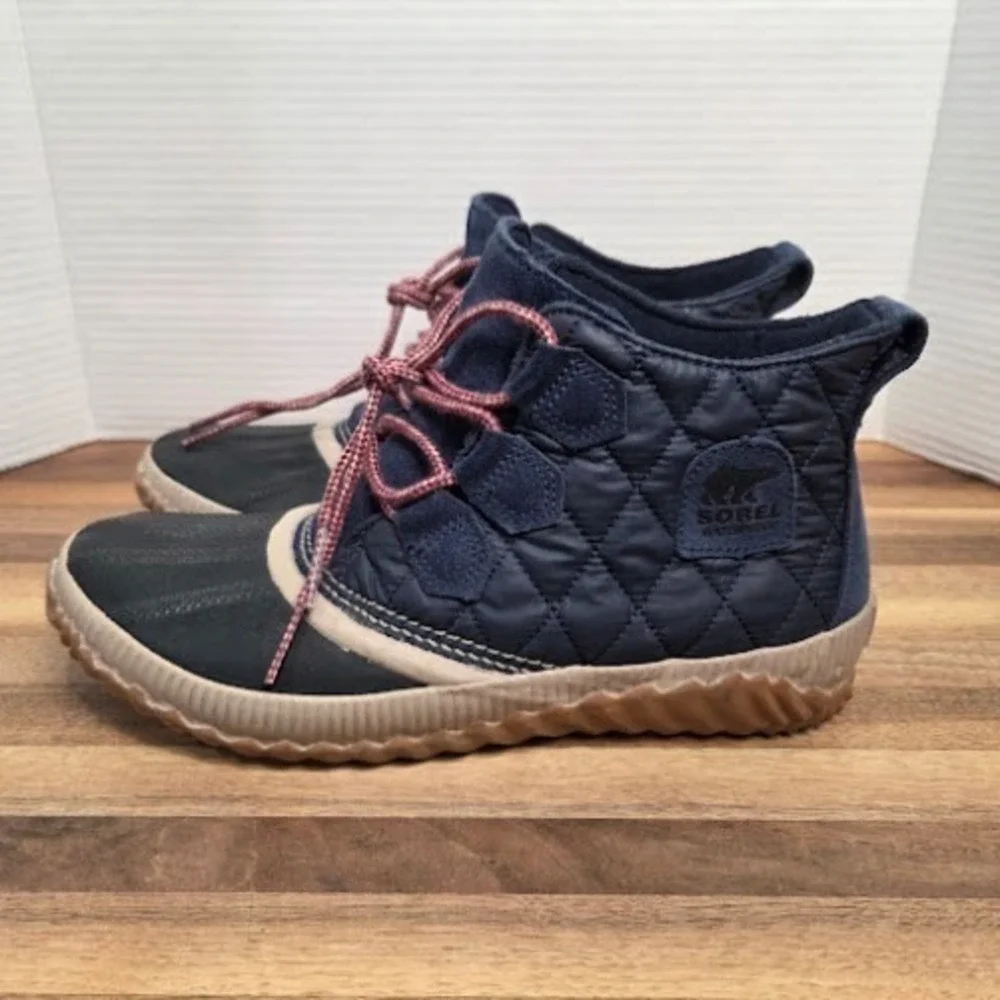 Sorel‎ Out N About Plus Women 9.5 Navy Blue Quilted Waterproof Duck Boots NL3152